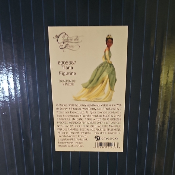 Disney Showcase Tiana in Green and Cream - Picture 5 of 5